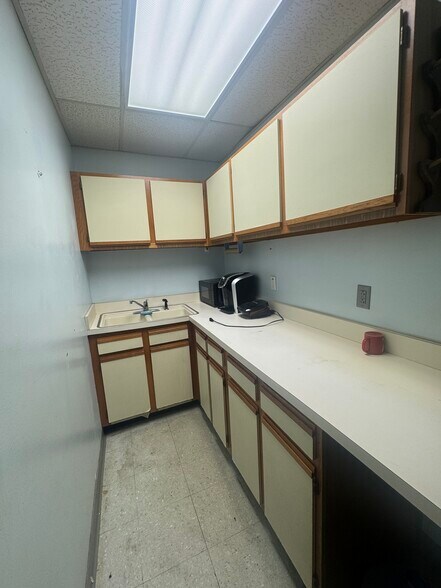More Photos Of 6399 Haines Rd, Saint Petersburg Freestanding For Lease