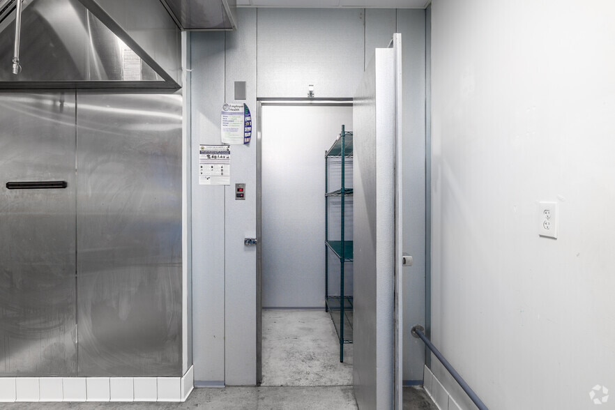 More Photos Of 500 W Summit Ave, Charlotte Food Processing For Lease