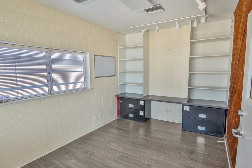 More Photos Of 130 W Rhapsody Dr, San Antonio Light Manufacturing For Lease