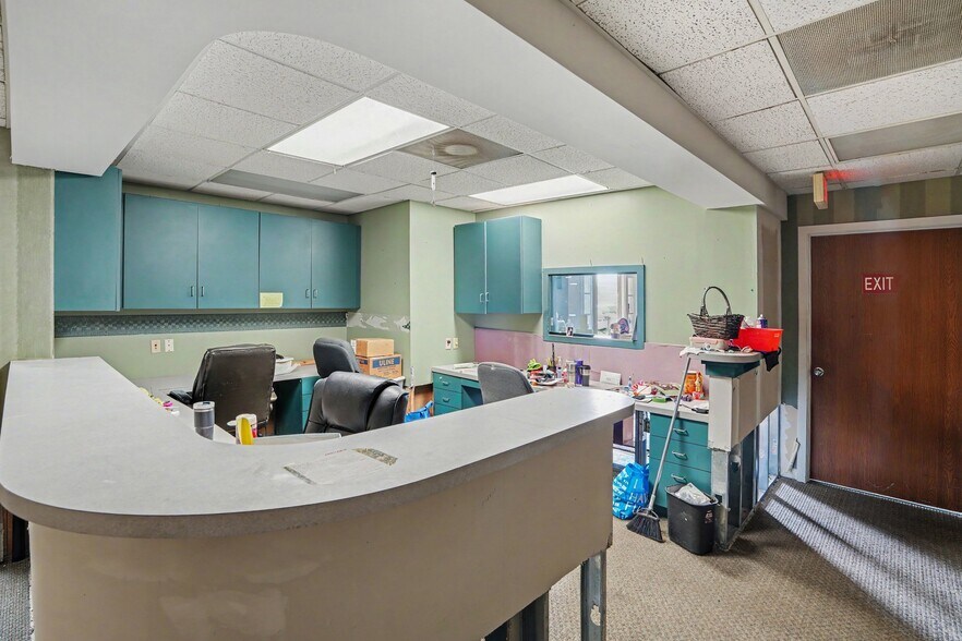 More Photos Of 13010 White Ave, Grandview Office For Lease