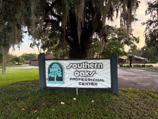 More Photos Of 101-110 Southern Oaks Dr & Thonotosassa Rd & Baker St, Plant City Medical For Lease