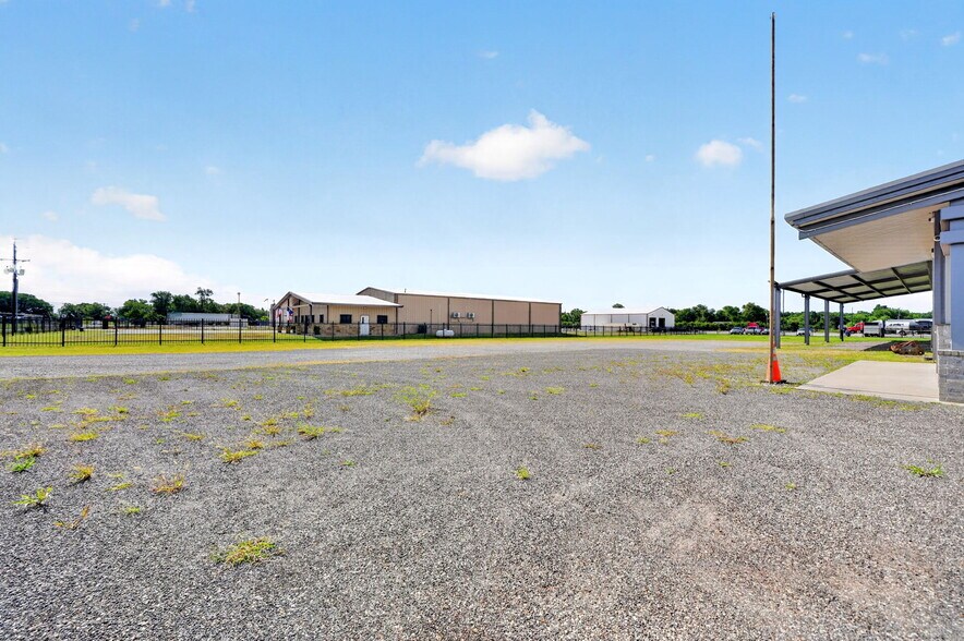 More Photos Of 4612 County Road 2200, Greenville Showroom For Sale