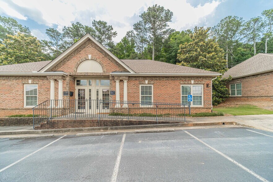 More Photos Of 155 Bankers Blvd, Monroe Business Park For Sale