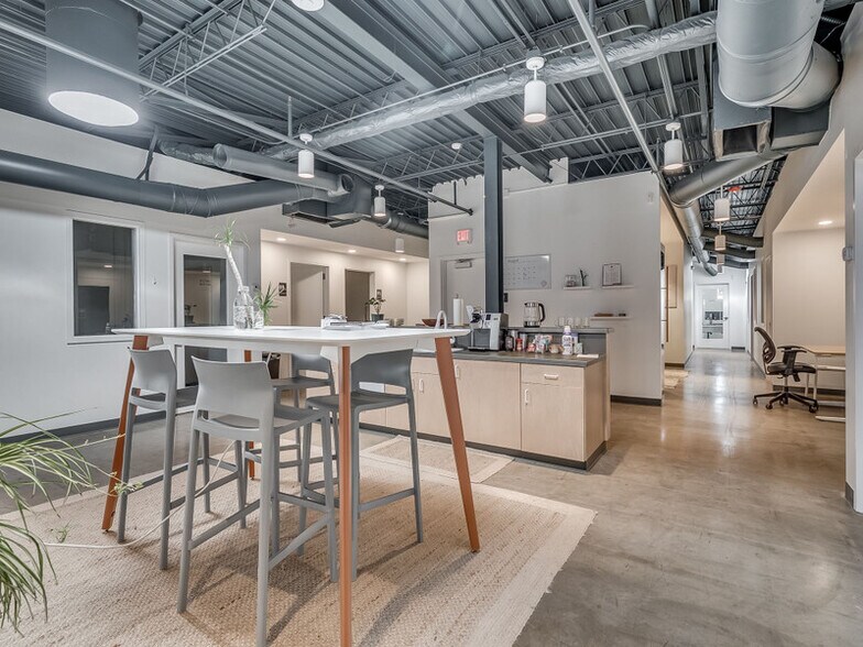 More Photos Of 916 NW 6th St, Oklahoma City Storefront Retail Office For Sale