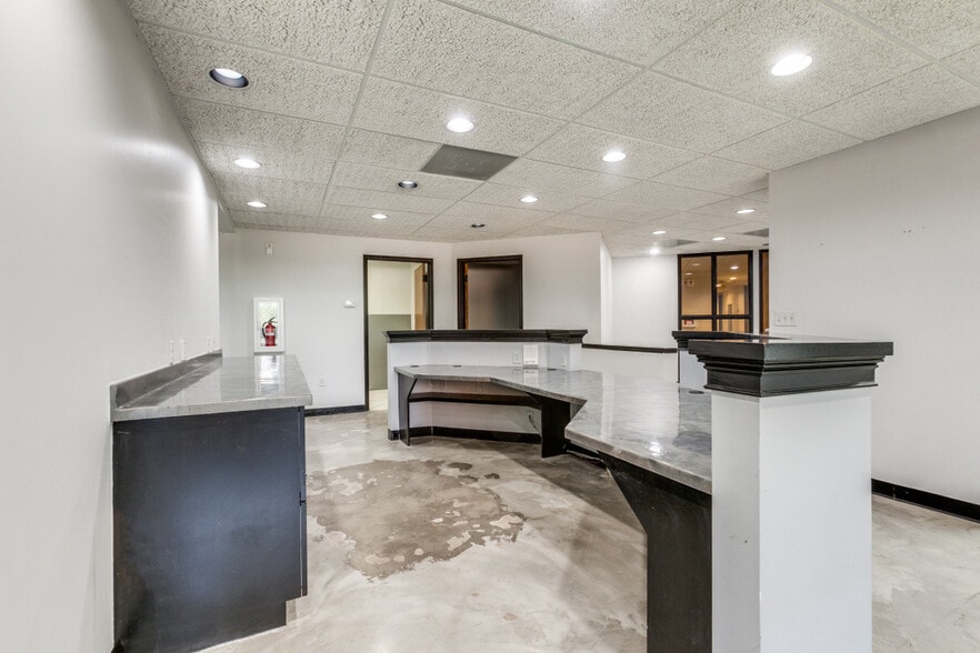 More Photos Of 375 Municipal Dr, Richardson Medical For Sale
