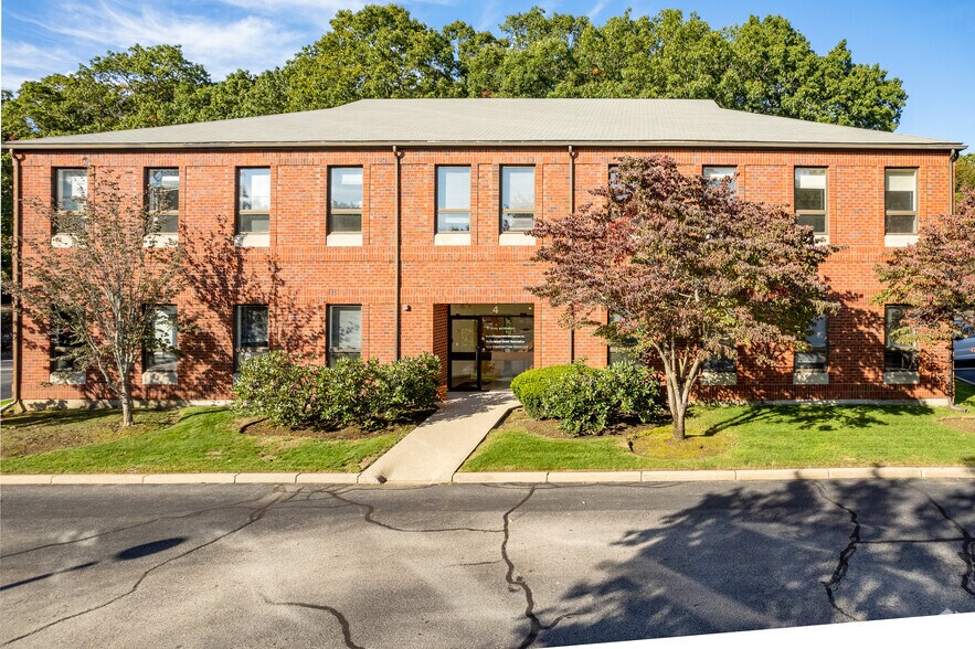 More Photos Of 875 Centerville Rd, Warwick Office For Sale