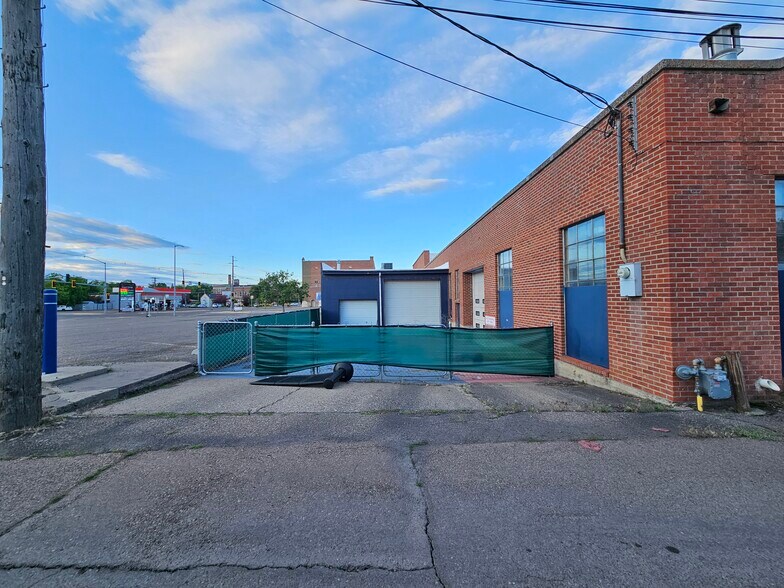 More Photos Of 815 N 1st Ave, Great Falls Auto Dealership For Lease