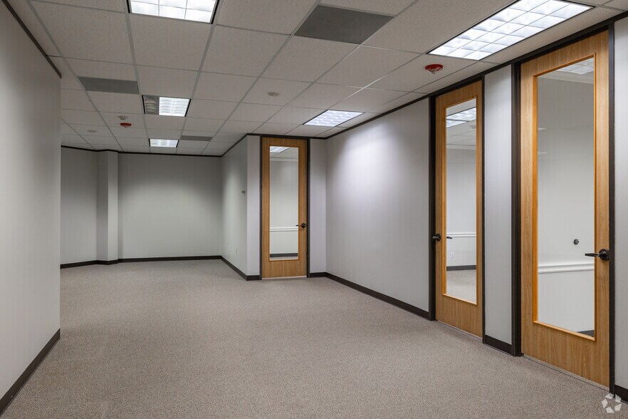 More Photos Of 2500 Fondren Rd, Houston Unknown For Lease