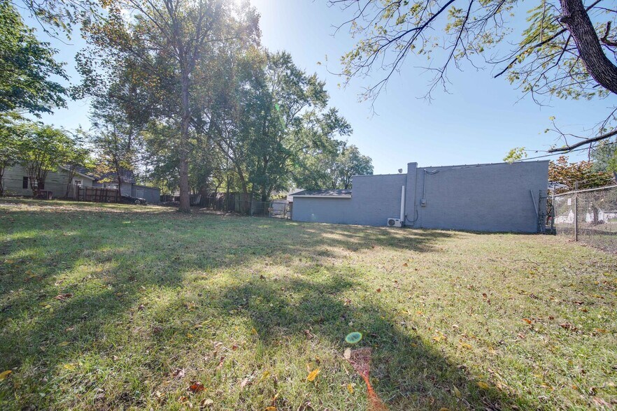 More Photos Of 239 Brookwood Ave NW, Concord Flex For Sale