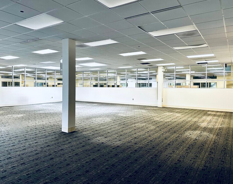 More Photos Of 470 W Hanes Mill Rd, Winston-Salem Office For Lease