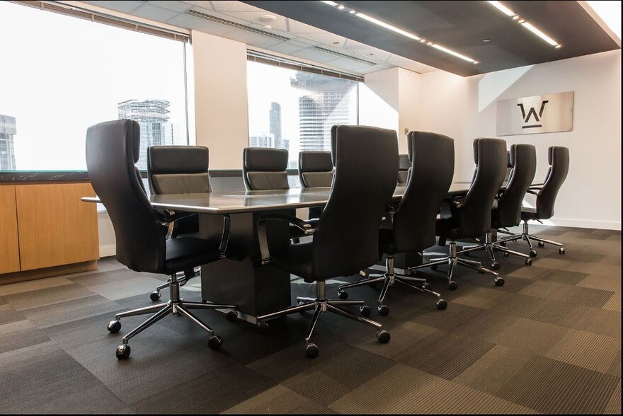 More Photos Of 180 Dundas St W, Toronto Office For Lease