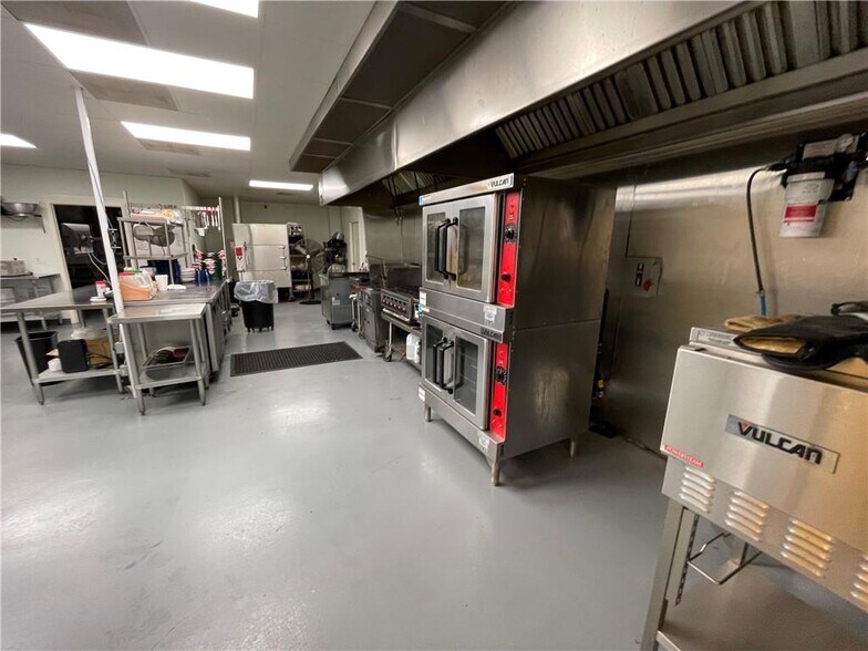 More Photos Of 1002 Victoria, Refugio Restaurant For Sale