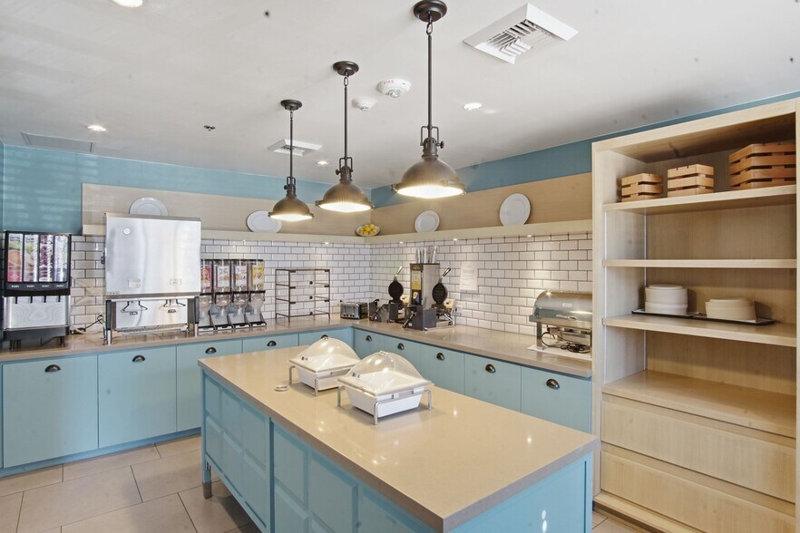 More Photos Of 224 S Mikes Pike, Flagstaff Hotel For Sale