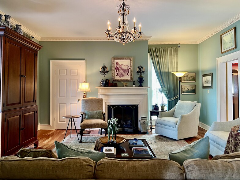 More Photos Of 210 S College St, Franklin Office For Sale