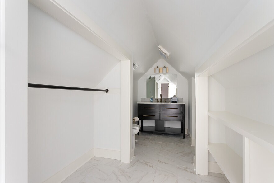 More Photos Of 184 Ashley Ave, Charleston Specialty For Sale