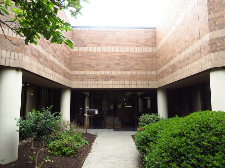 More Photos Of 1510 Valley Center Pky, Bethlehem Light Manufacturing For Lease