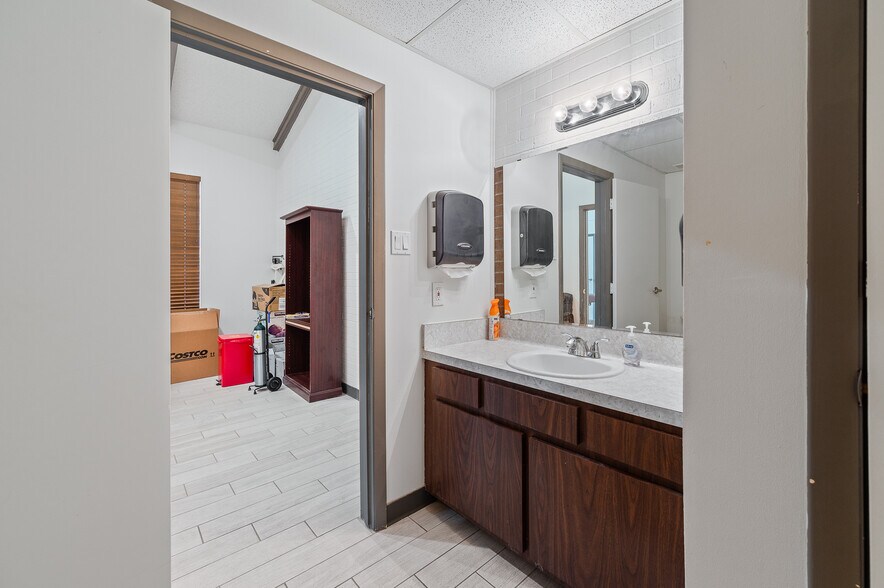 More Photos Of 3339 Fairview St, Pasadena Medical For Lease