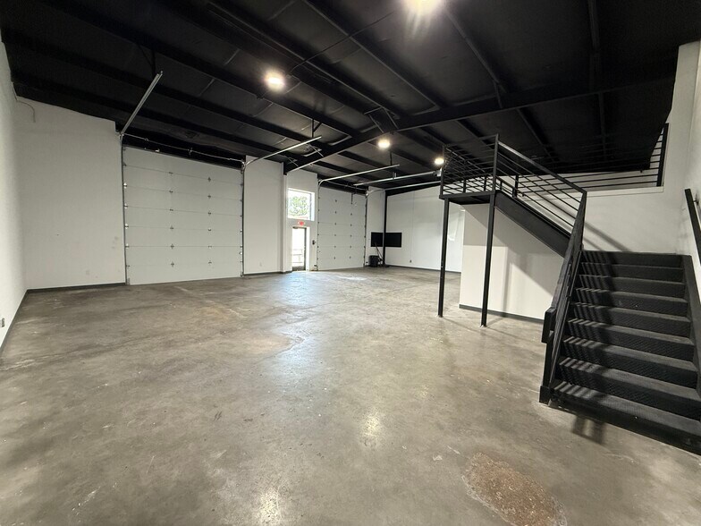 More Photos Of 221 Baker Rd, Houston Manufacturing For Lease