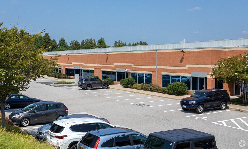 More Photos Of 11820-11860 W Market Pl, Fulton Unknown For Lease