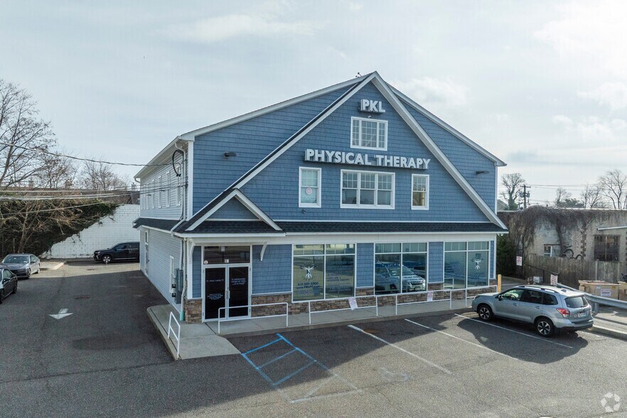 More Photos Of 11 Broadway, Amityville Office For Lease