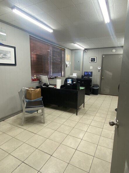 More Photos Of 105 S Columbia St, Picayune Auto Repair For Sale