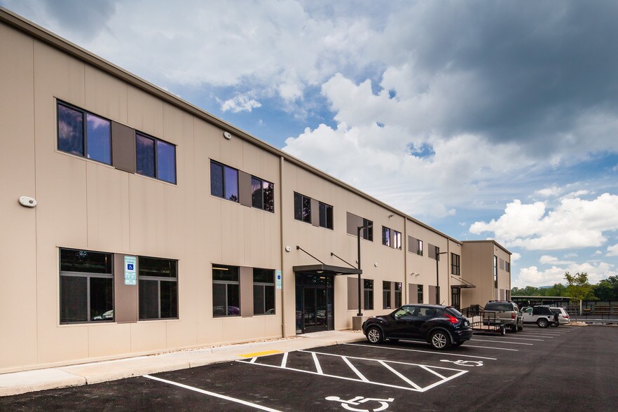More Photos Of 3450 Berkmar Dr, Charlottesville Office For Lease