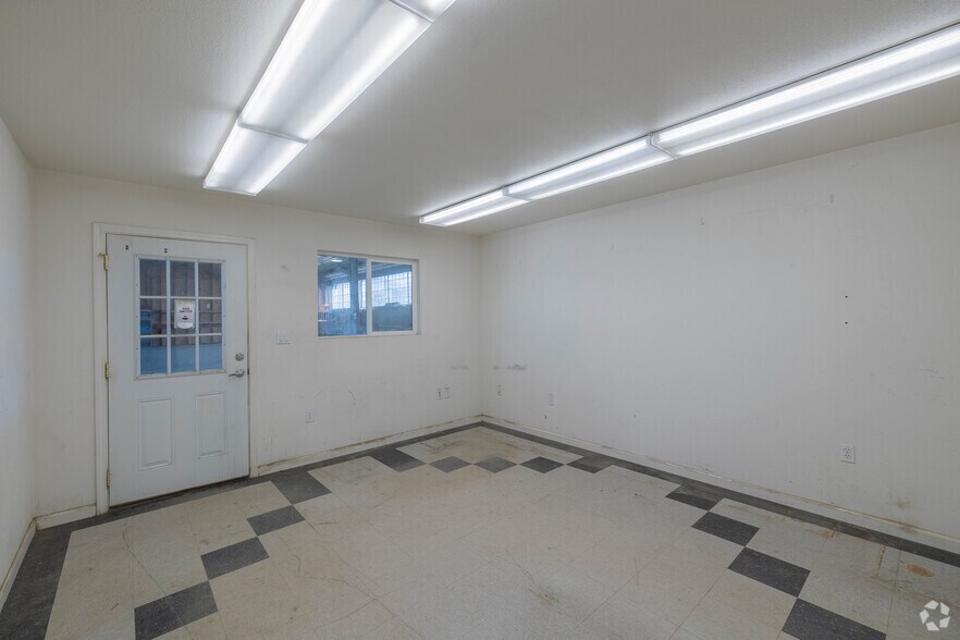 More Photos Of 2301 Napa Vallejo Hwy, Napa Manufacturing For Lease