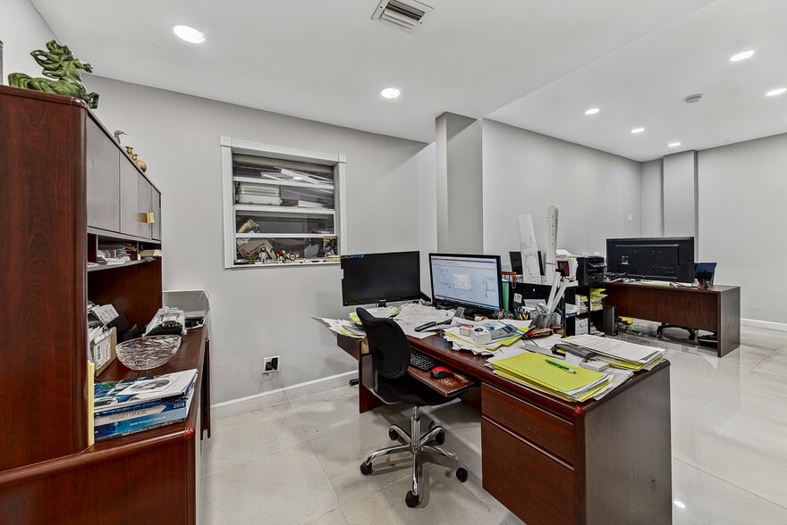 More Photos Of 30 SW 5th Ct, Pompano Beach Flex For Sale
