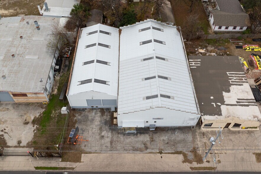 More Photos Of 2930 E Houston St, San Antonio Industrial For Sale