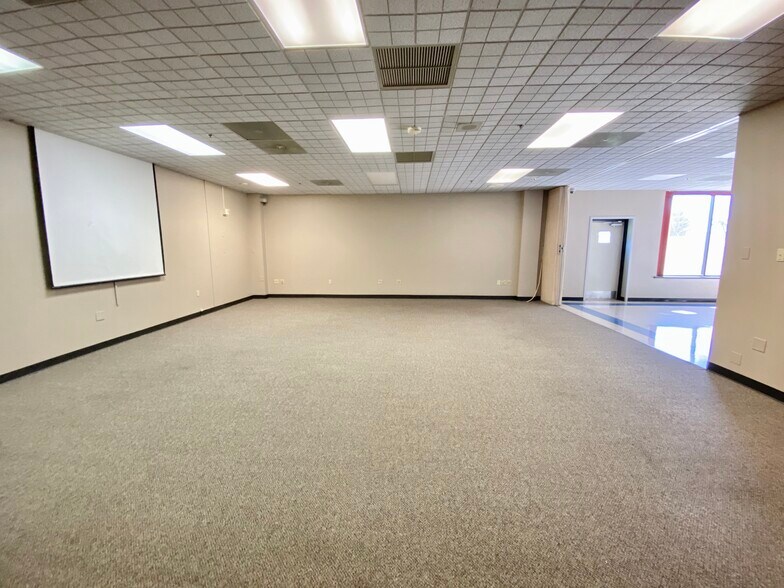 More Photos Of 3040 Industry Dr, Lancaster Flex For Sale