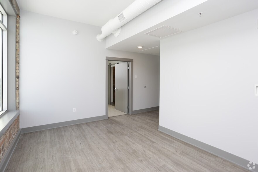 More Photos Of 285 Western Ave, Muskegon Apartments For Lease