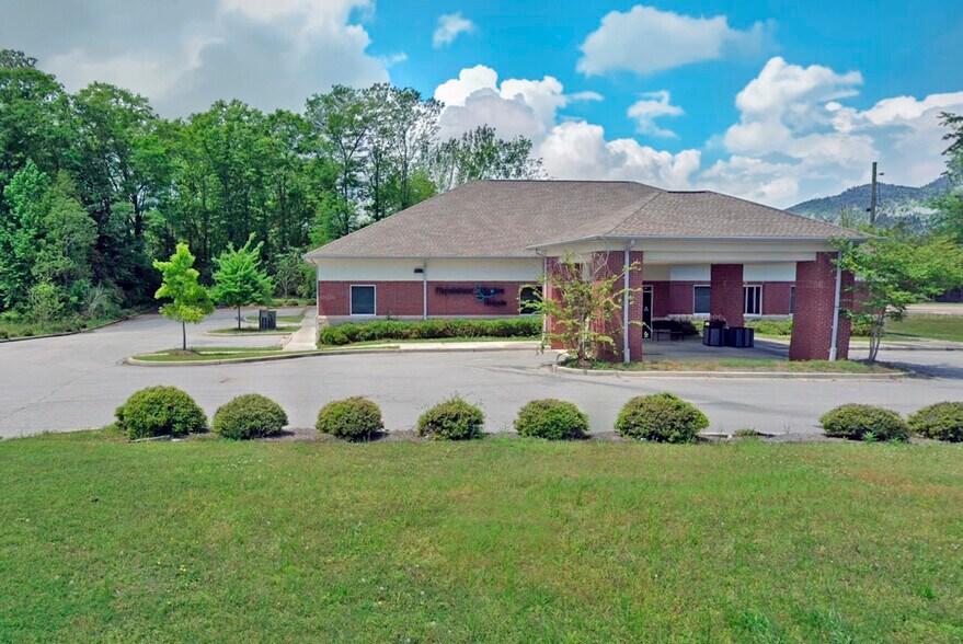 Primary Photo Of 1014 S Forest Ave, Luverne Medical For Sale