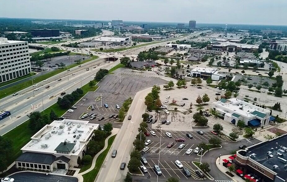 More Photos Of 87 Yorktown Shopping Ctr, Lombard Restaurant For Sale