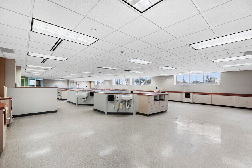 More Photos Of 1123 N Main Ave, San Antonio Medical For Sale