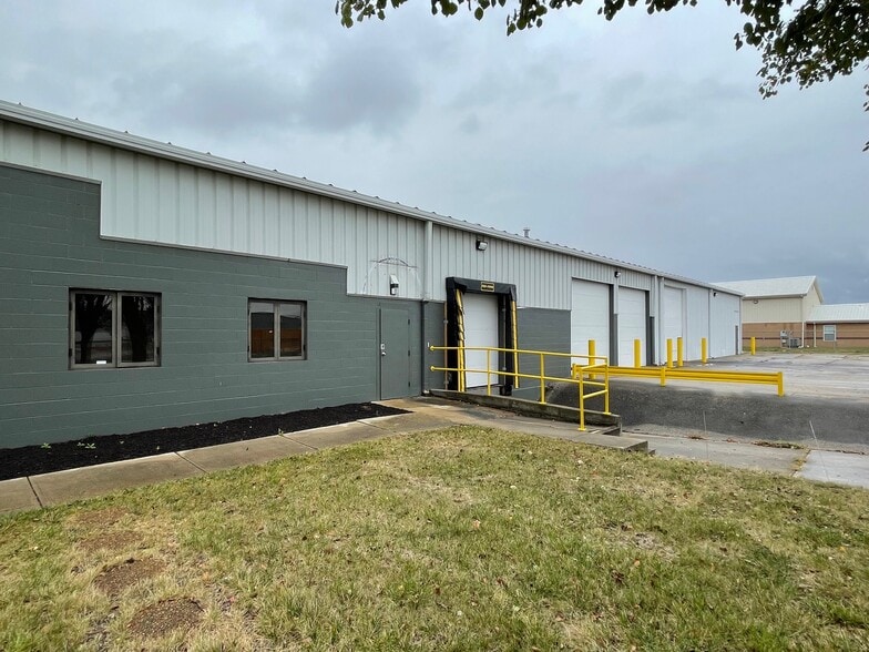 More Photos Of 101 Commerce Dr, Danville Light Manufacturing For Lease
