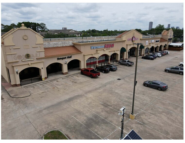 More Photos Of 8050 Westheimer Rd, Houston Storefront For Sale