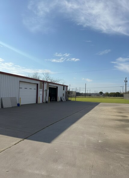 More Photos Of 3609 Wow Rd, Corpus Christi Warehouse For Lease