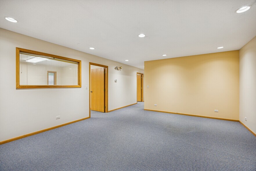 More Photos Of 2050 Larkin Ave, Elgin Medical For Lease