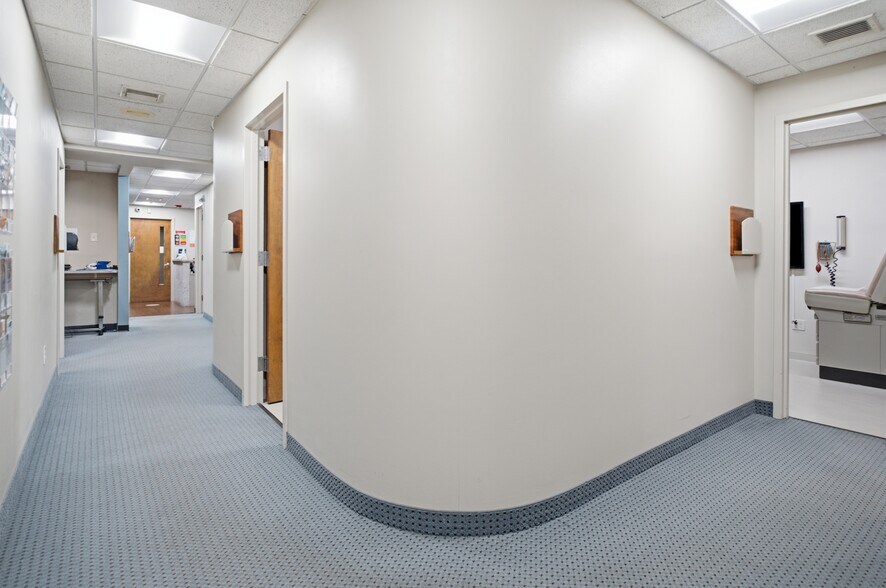 More Photos Of 877 Stewart Ave, Garden City Medical For Sale