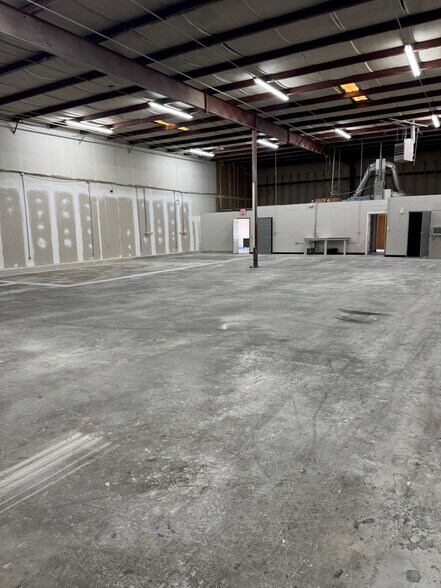 More Photos Of 399 Lively Ave, Norcross Warehouse For Lease