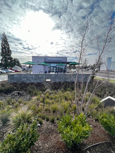 More Photos Of 806 N 1st St, Silverton General Retail For Sale