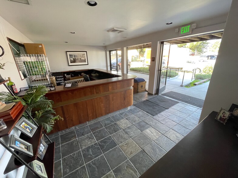 More Photos Of 7667 Vickers St, San Diego Warehouse For Sale