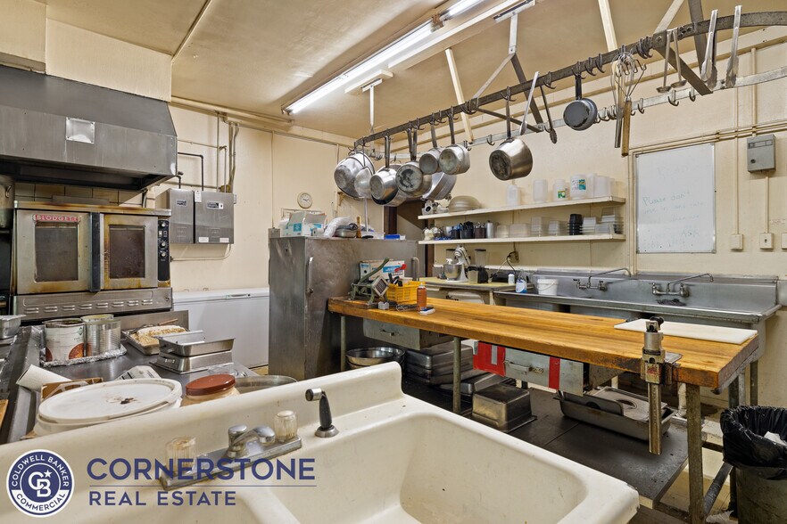 More Photos Of 628 E Richards St, Douglas Hotel For Sale