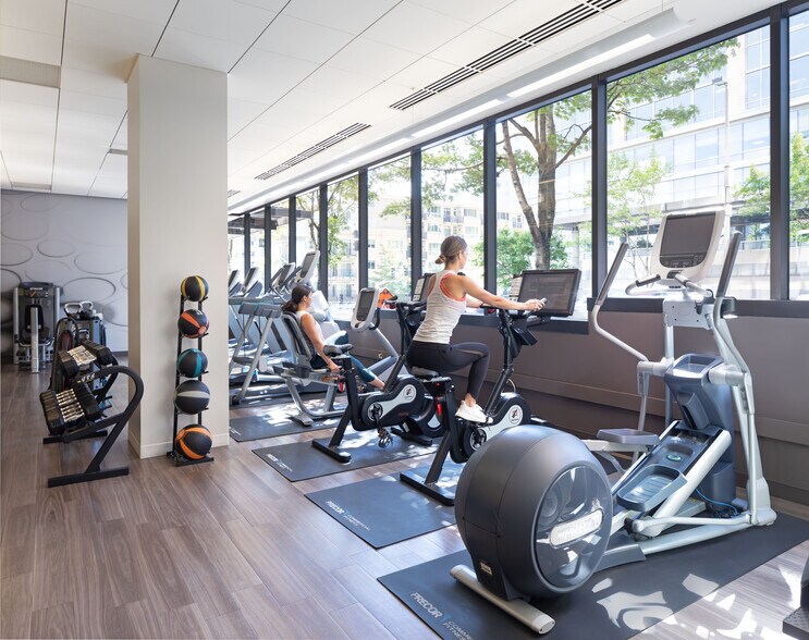 More Photos Of 10900 NE 4th St, Bellevue Office For Lease