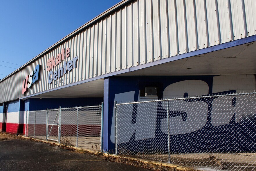 More Photos Of 3909 Main St, Mishawaka Skating Rink For Sale