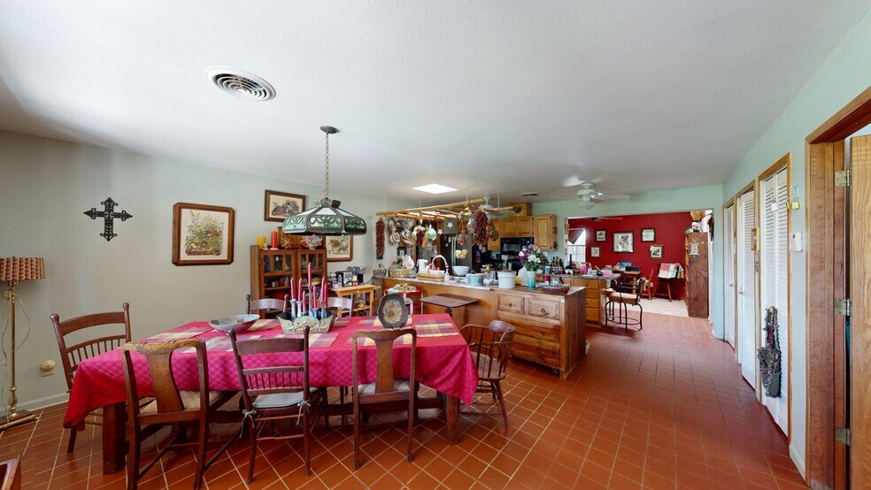 More Photos Of 1804 E College Blvd, Roswell General Retail For Sale