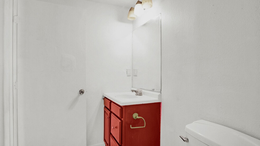 More Photos Of 6072 York Blvd, Los Angeles Storefront Retail Residential For Sale