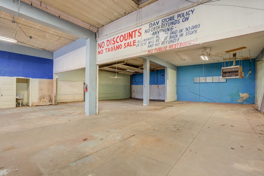 More Photos Of 1301 Buddy Holly Ave, Lubbock Warehouse For Lease