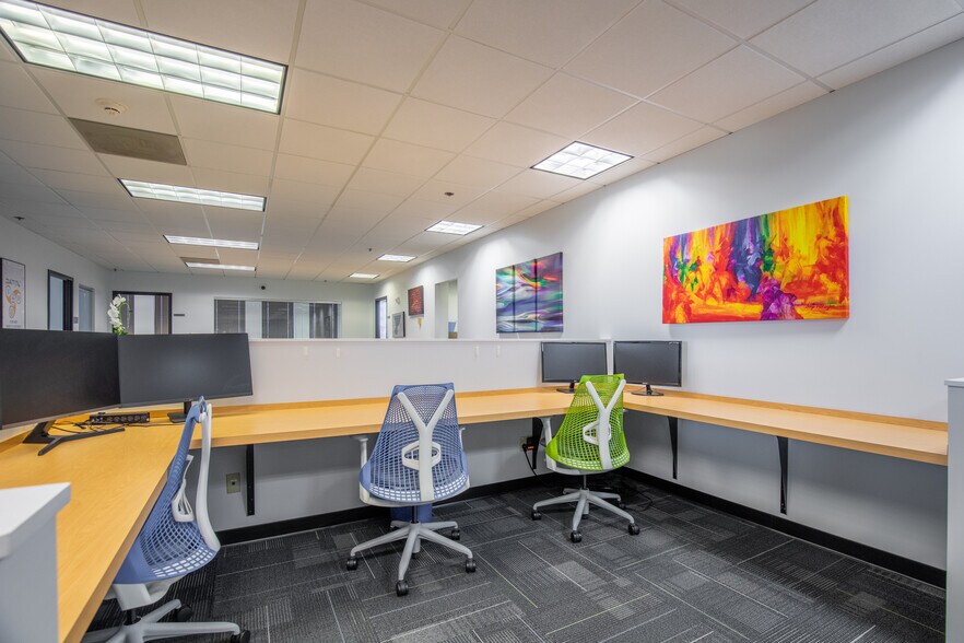 More Photos Of 9666 Olive Blvd, Olivette Office For Lease