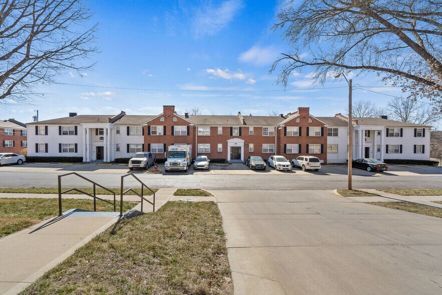 More Photos Of 3712 E 47th Ter, Kansas City Apartments For Sale